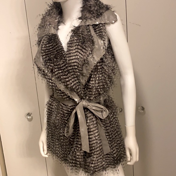 Feline Faux Fur Vest - Picture 2 of 13